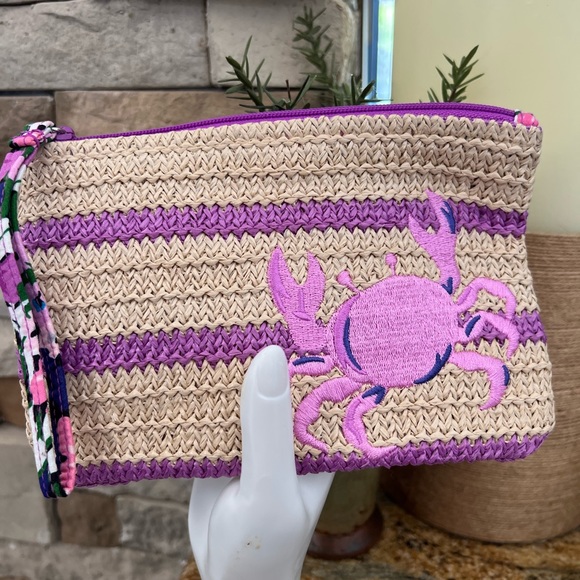 Like new Vera Bradley Crab wristlet - Picture 6 of 7